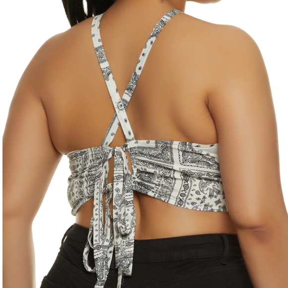 Soft Sport NWOT bandana print black white halter tie back crop top size 2X - Picture 10 of 10